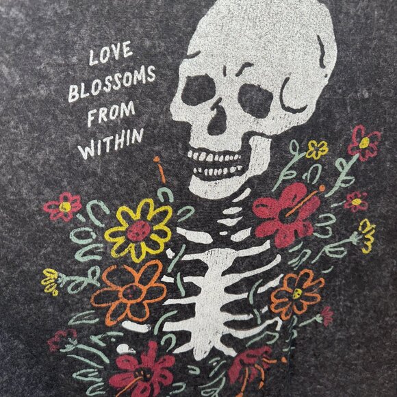 Charcoal Skull Design T Shirt - Men's Large - Local Barcelona Boutique Designer - Picture 2 of 3